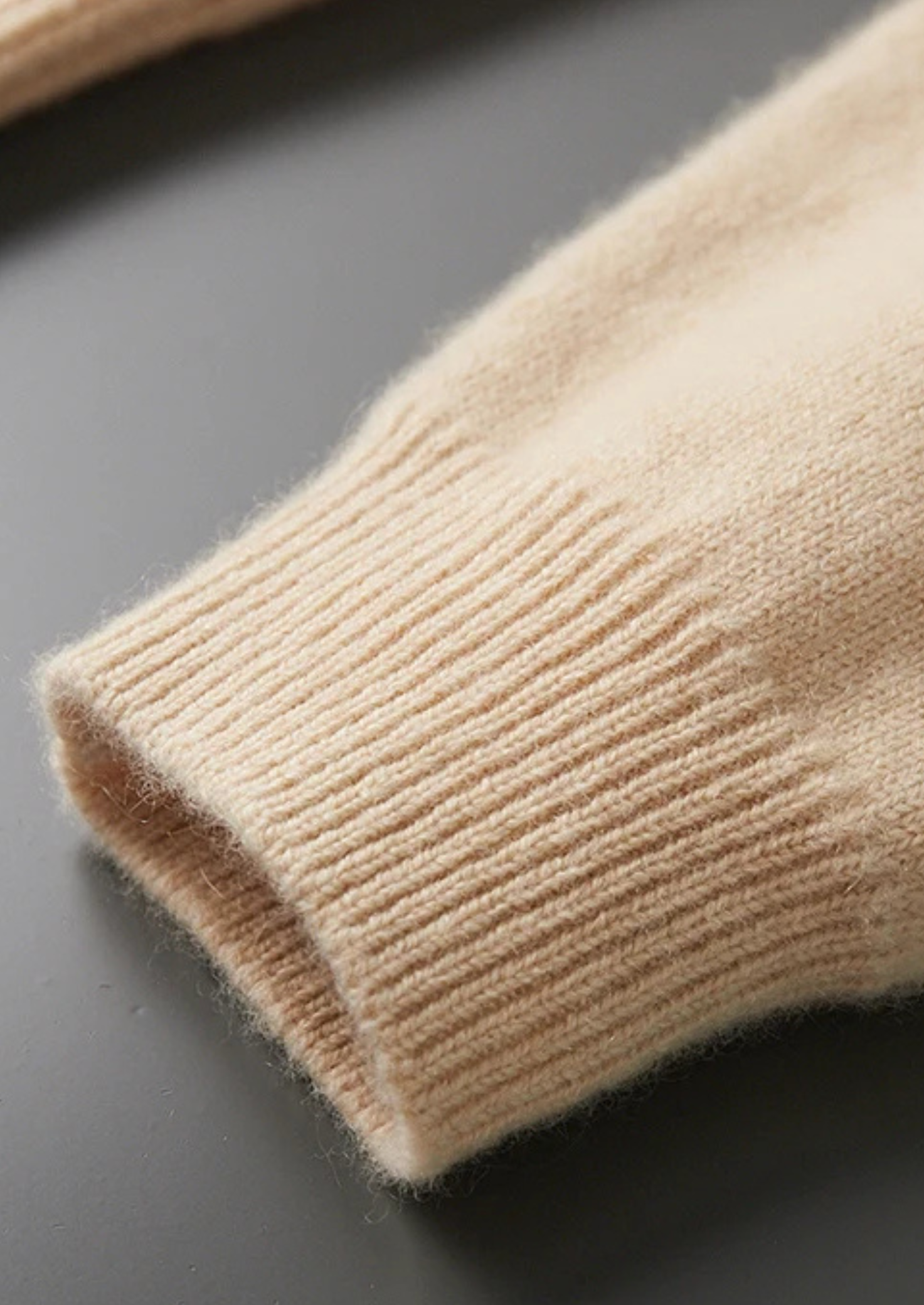 Prémiová khaki volnočasová mikina s kapucí