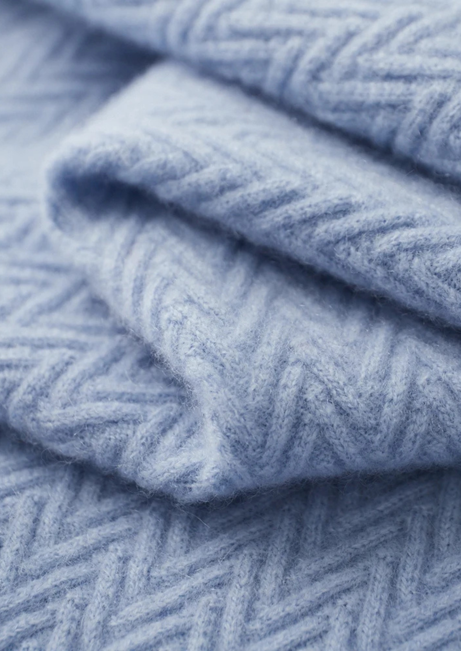 PREMIUM ČESKÝ ZIGZAGOVÝ SVETR S GNĚTOVÝMI DVOJCITLAMI