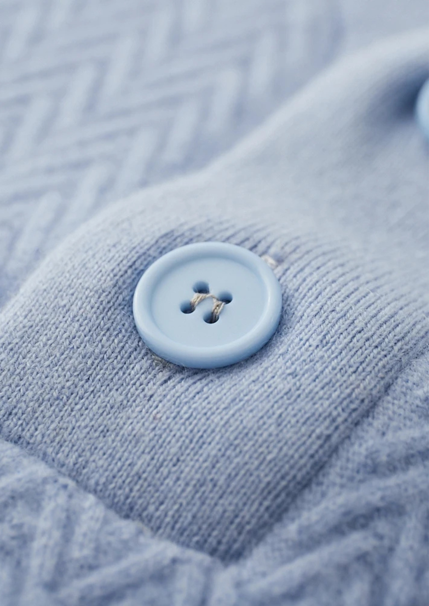 PREMIUM ČESKÝ ZIGZAGOVÝ SVETR S GNĚTOVÝMI DVOJCITLAMI