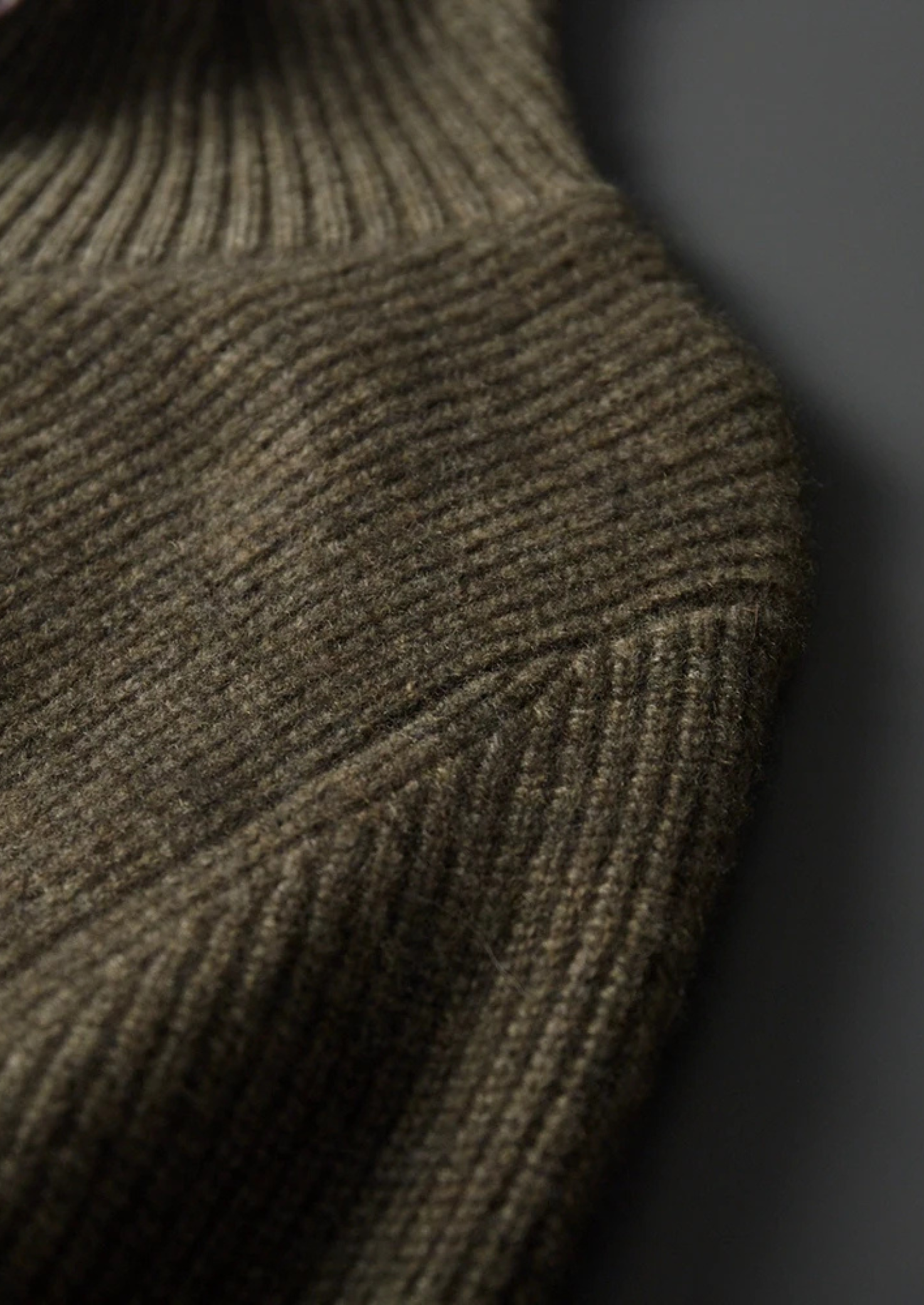 Prémiový kašmírový cardigan s žebrovaným vysokým límcem