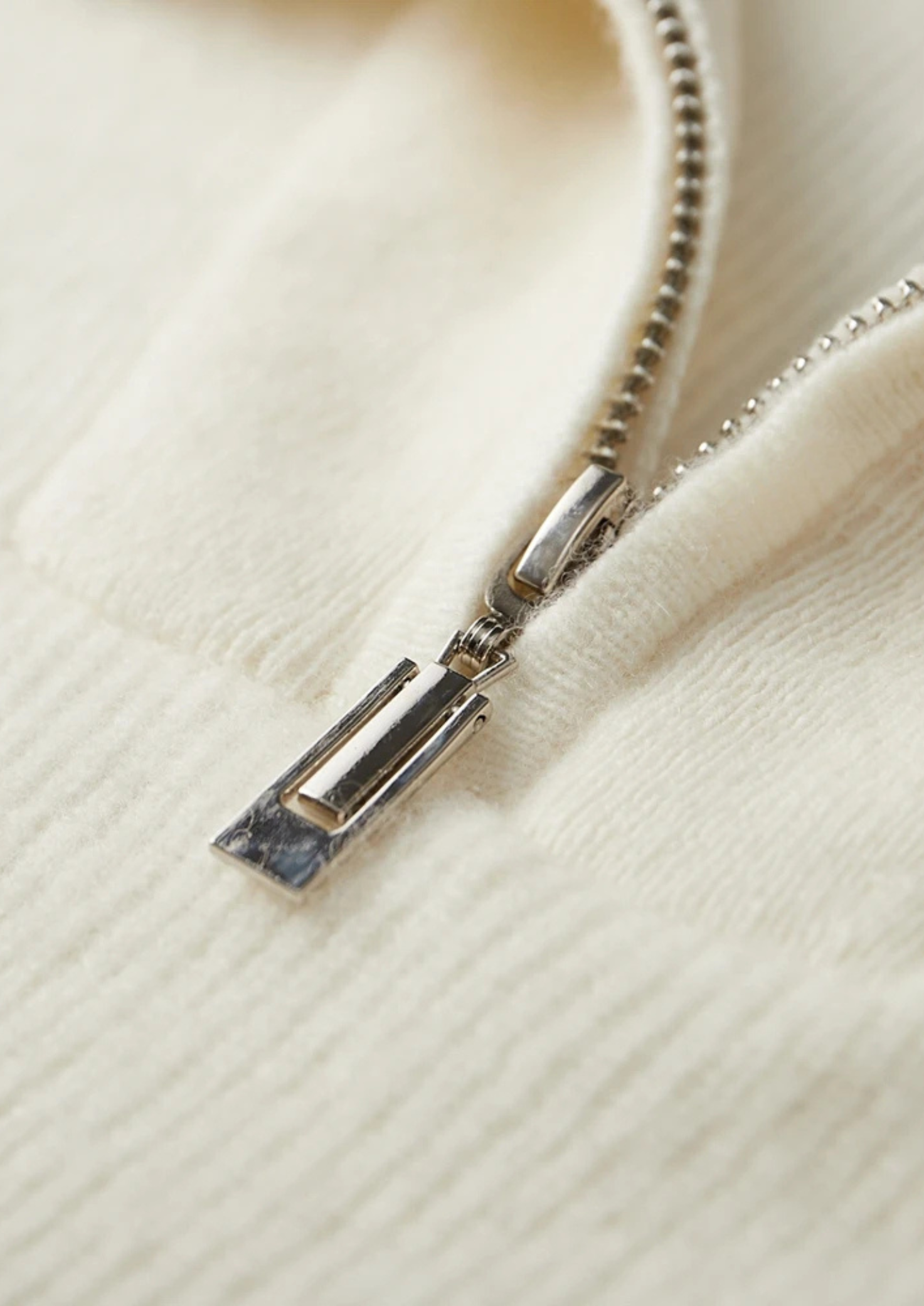 Prémiový polo-zip svetr s žebrovaným kašmírem