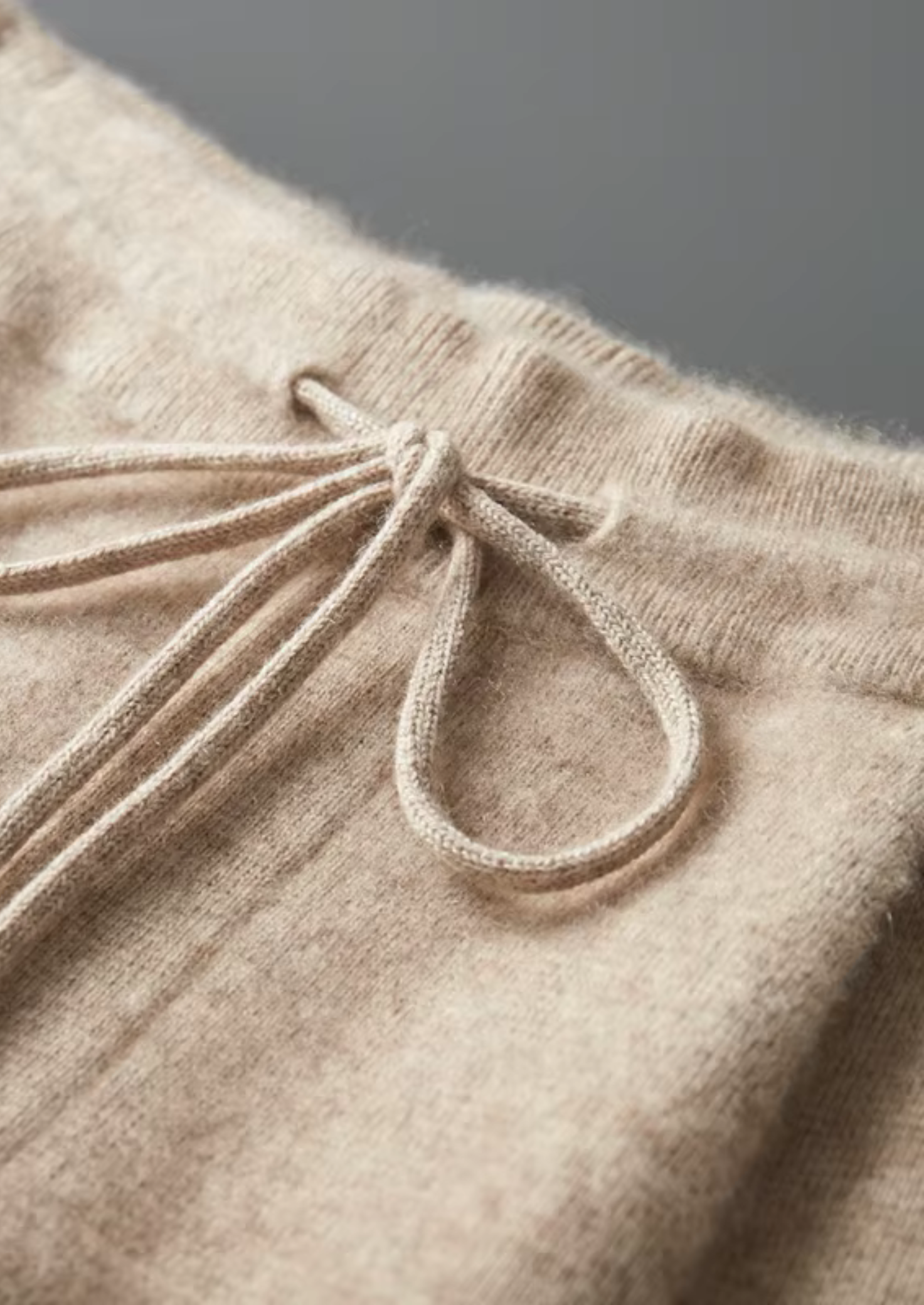 Prémiové kalhoty s plisováním z kašmíru