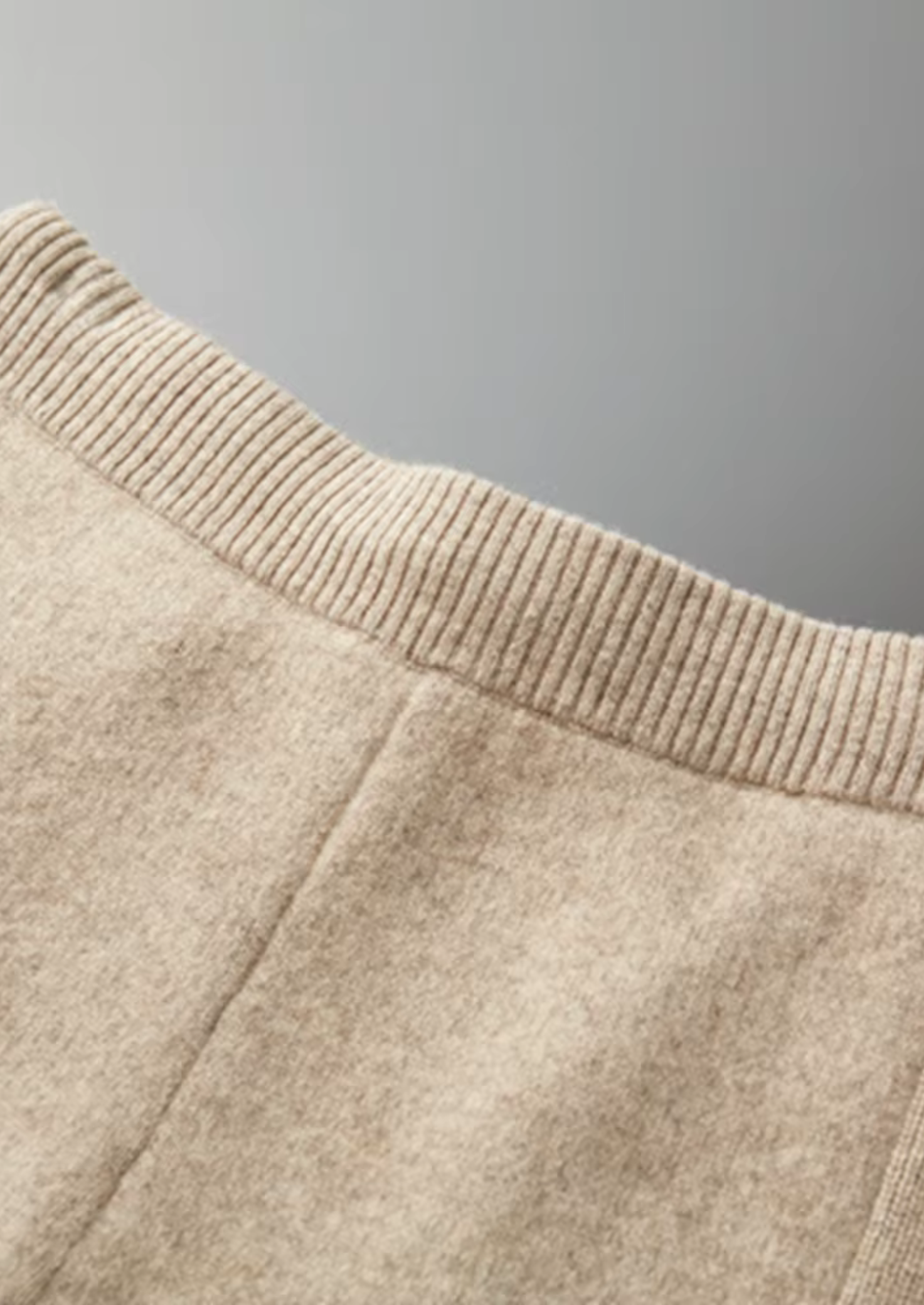 Prémiový soubor volnočasových kalhot a svetrů z kašmíru