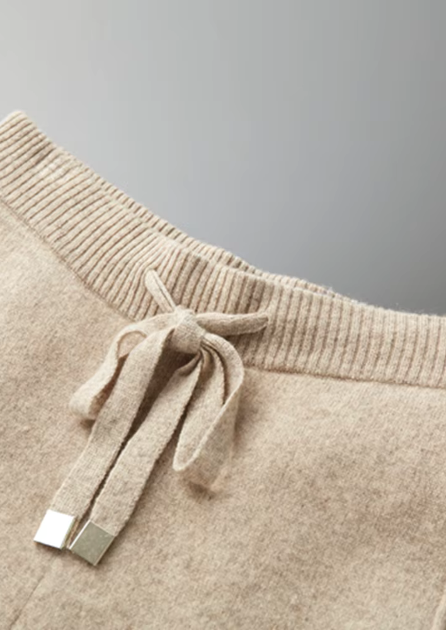 Prémiový soubor volnočasových kalhot a svetrů z kašmíru