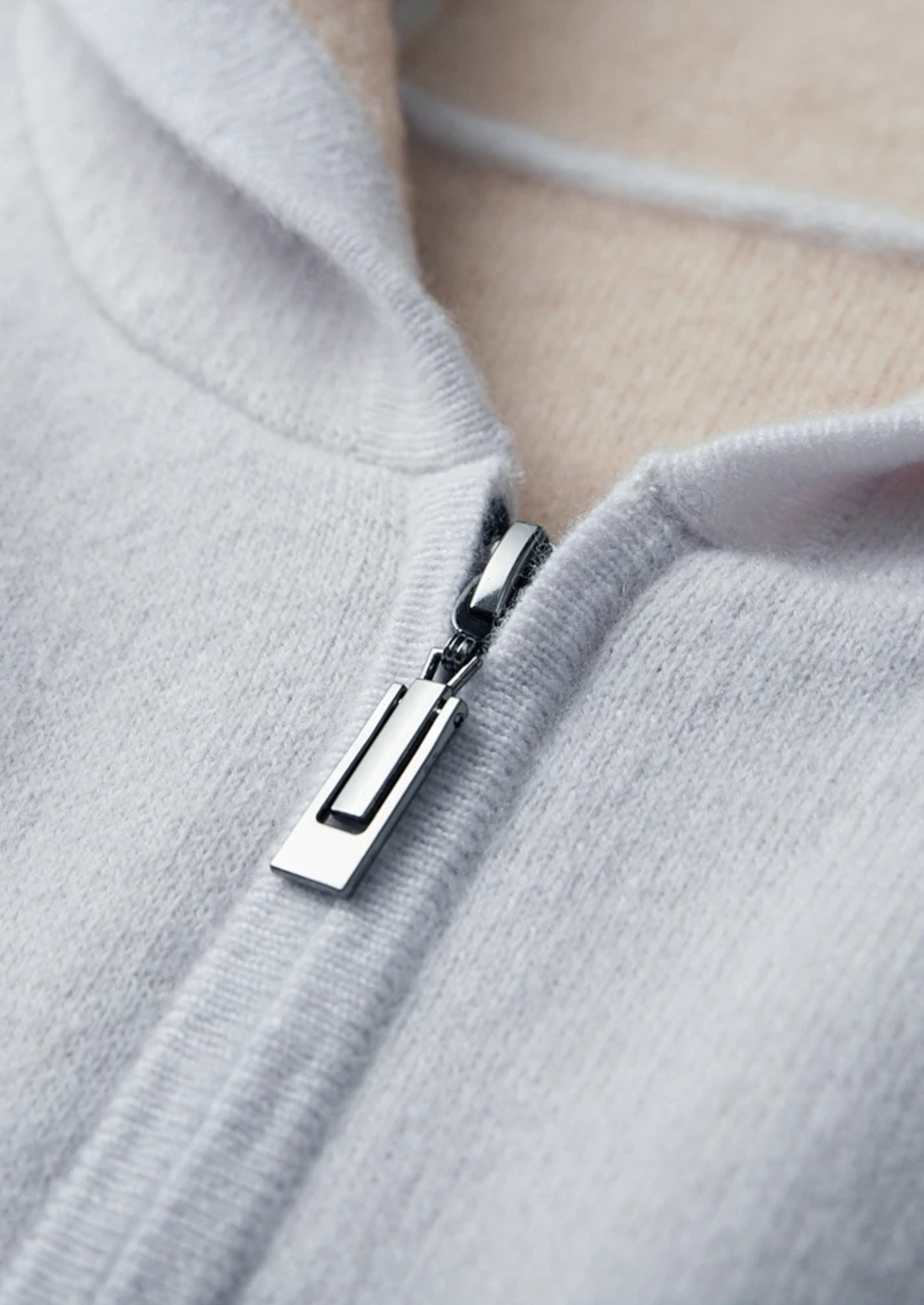 Prémiová dvoubarevná kapucňa s celopropínacím zipem z kašmíru