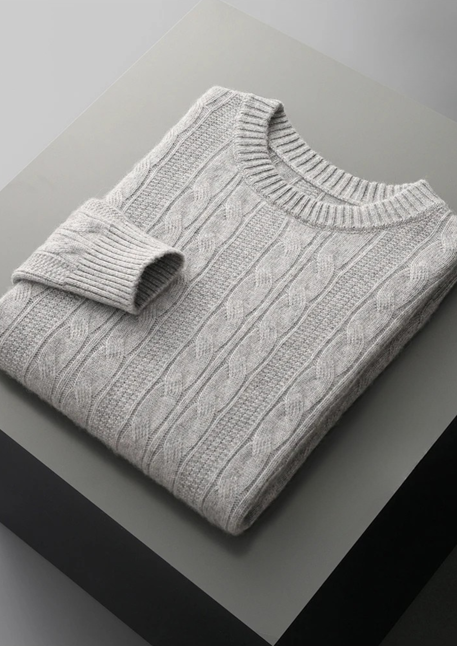 PURE EXTRA-FINE MERINO WOOL CABLE CREWNECK