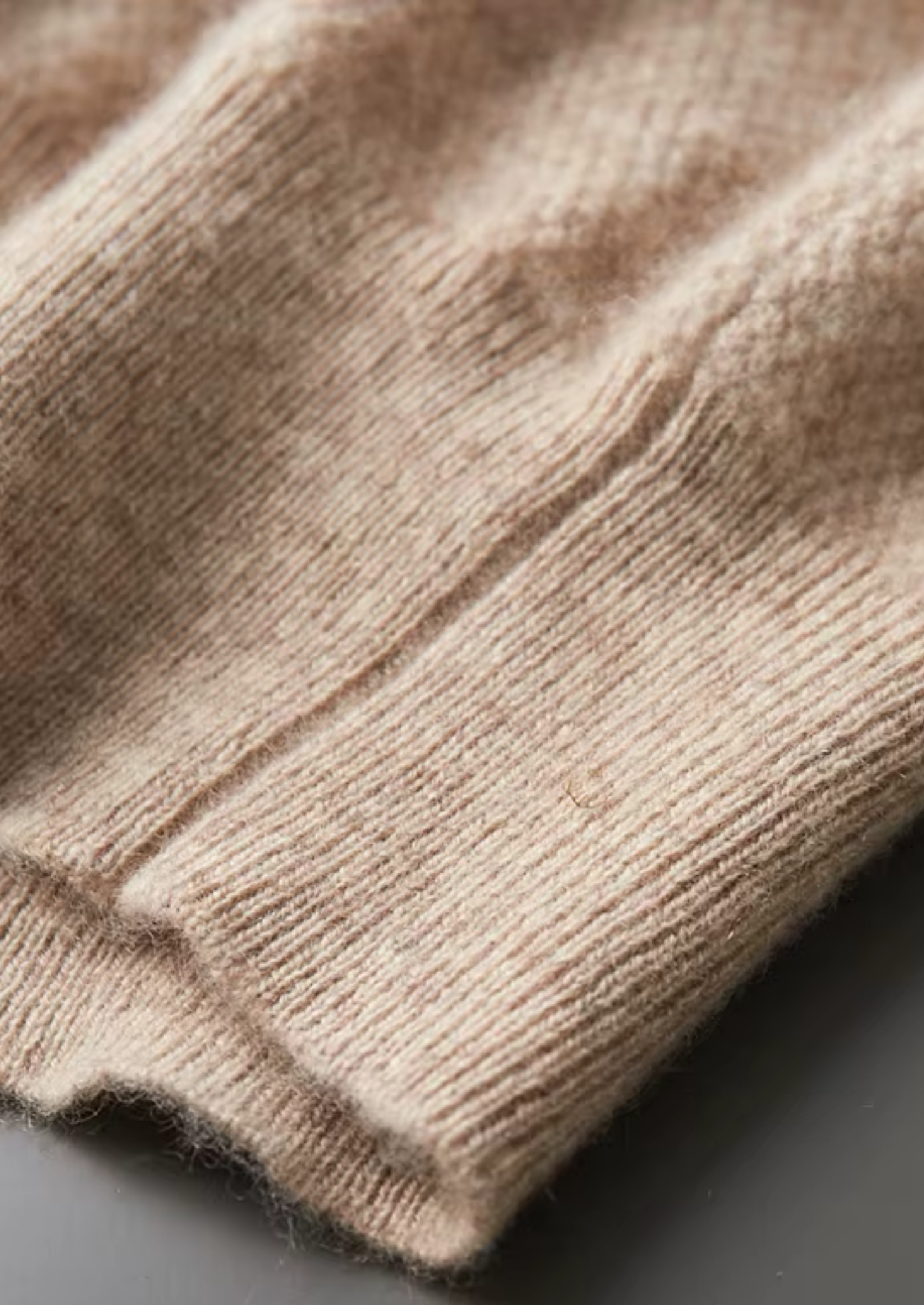 Prémiový klasický huňatý svetr s rolákem