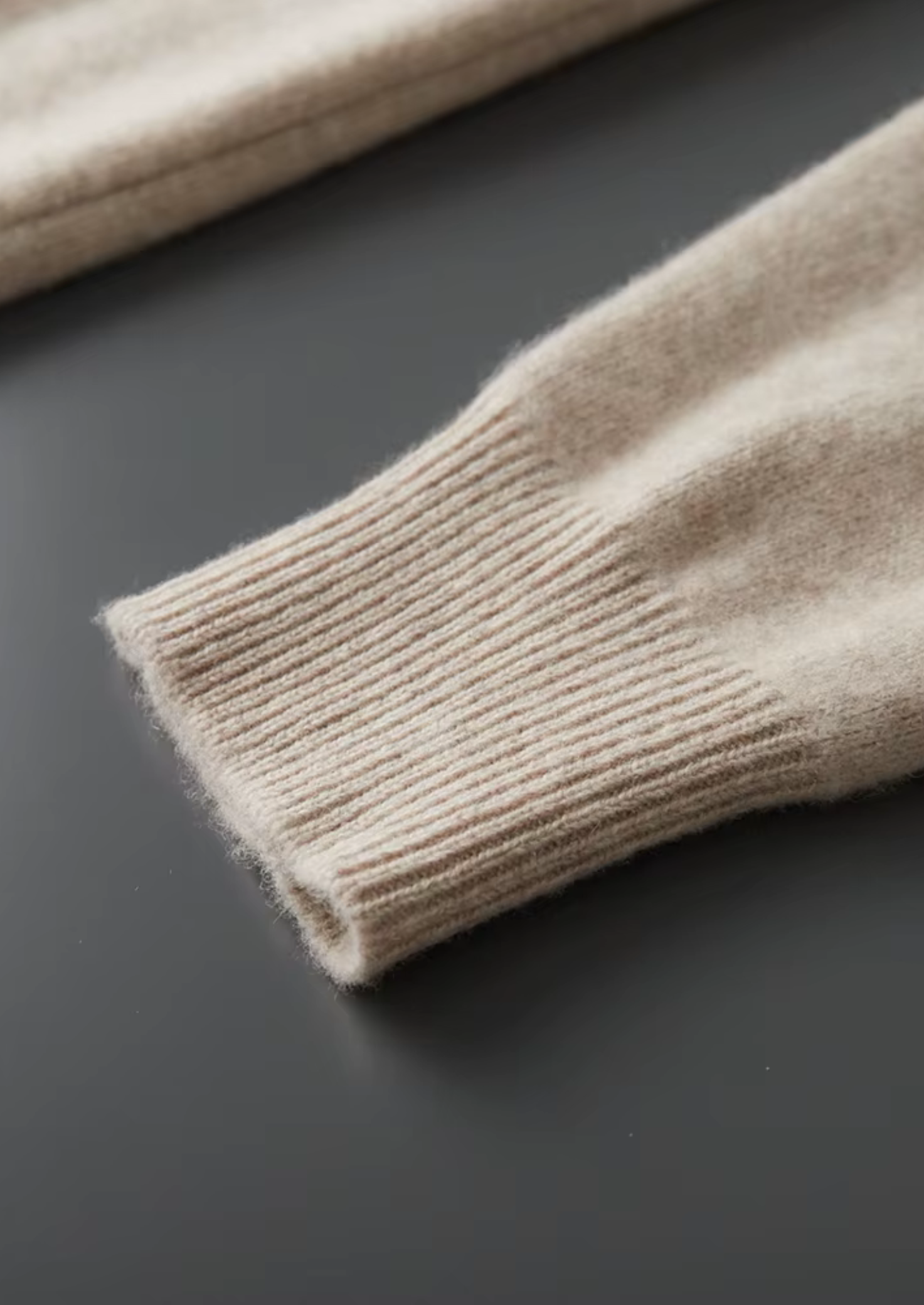 Čistá extra jemná merino vlna s kapucí s knoflíky