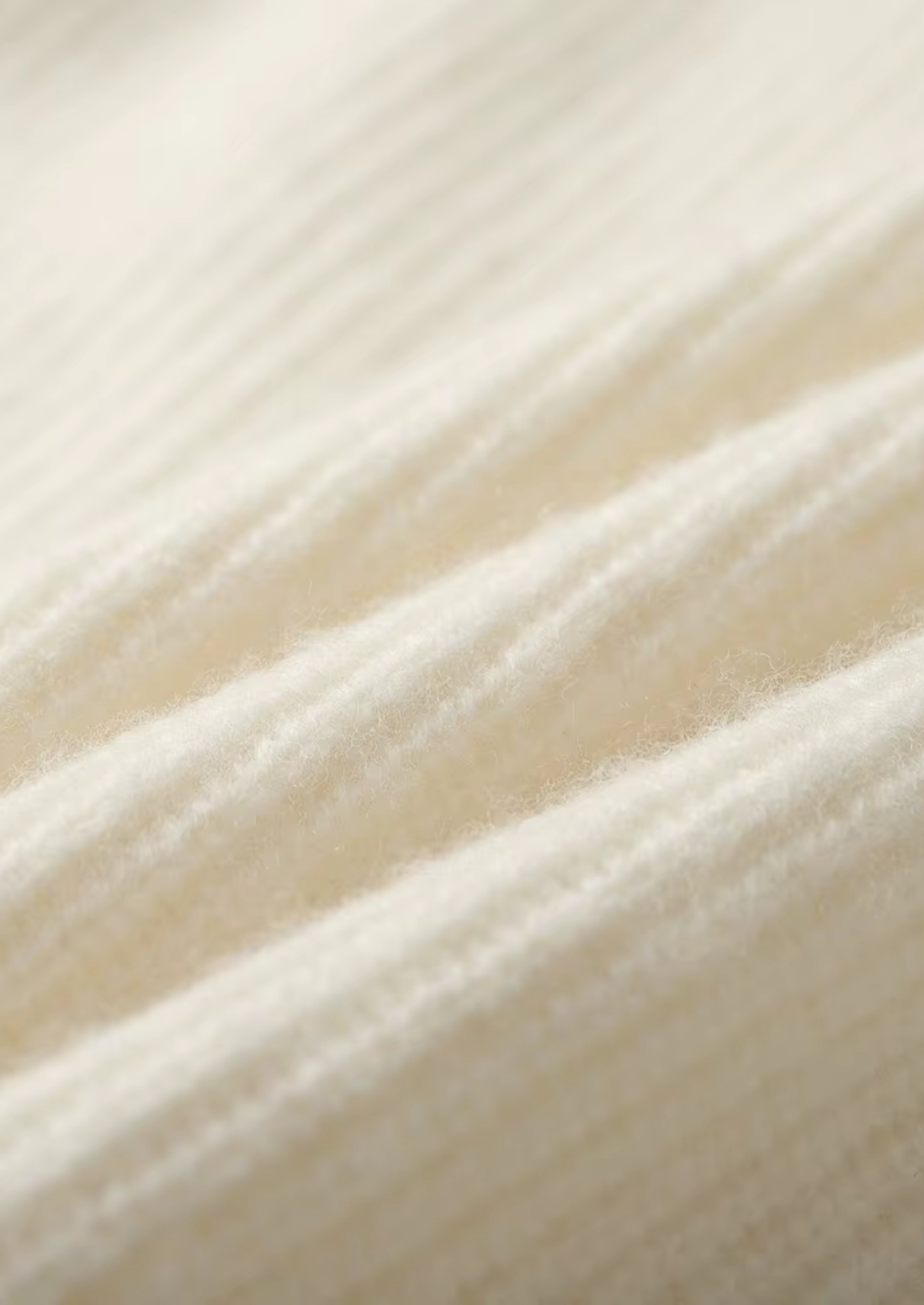 Prémiový kašmírový žebrovaný svetr s výstřihem do V