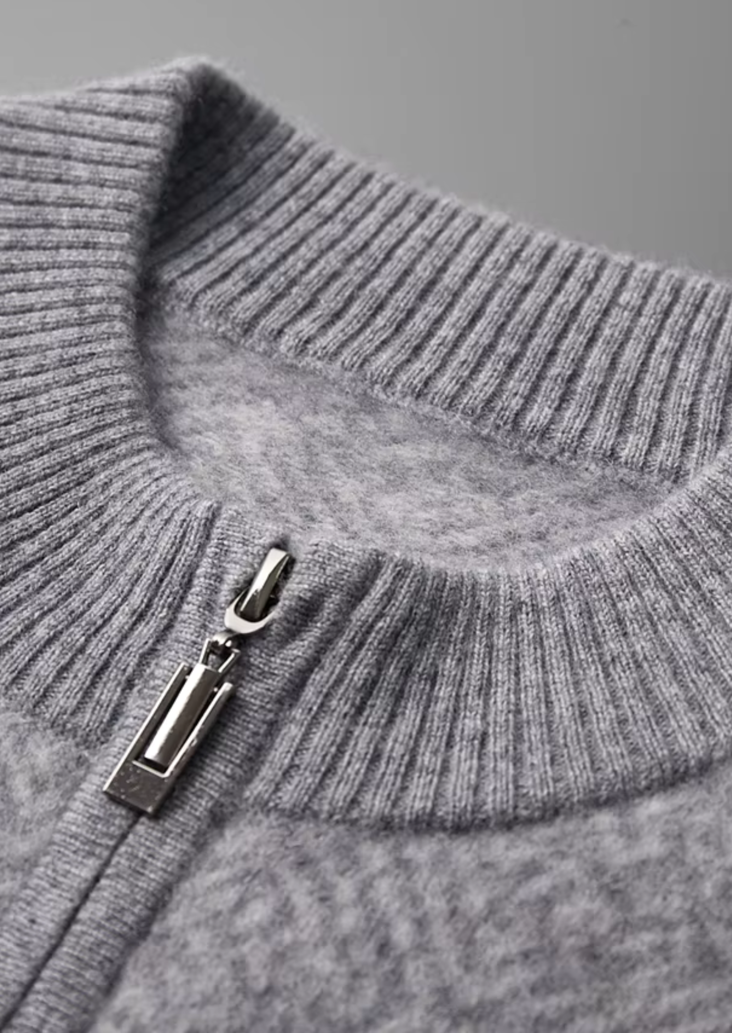 Prémiový kašmírový vzorovaný svetr s půlzipem