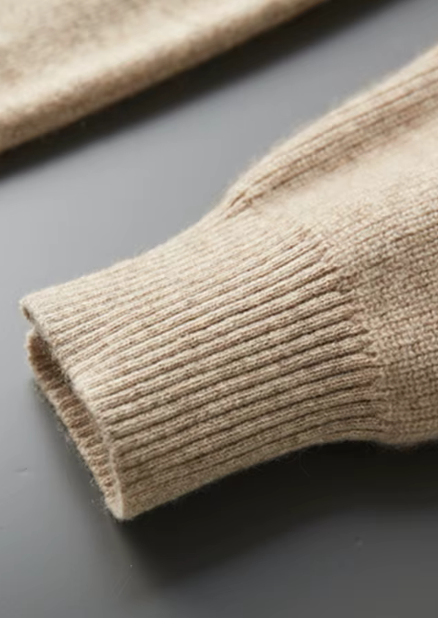 Prémiový soubor volnočasových kalhot a svetrů z kašmíru